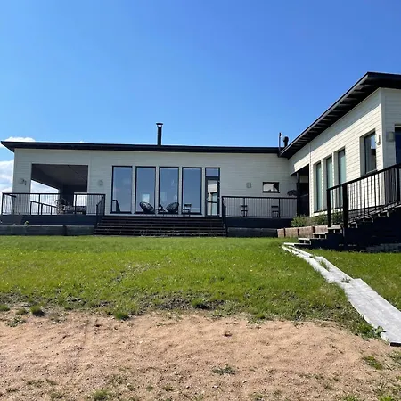 Helena, 4-bedroom Wood-framed House