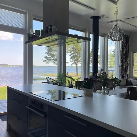 Helena, 4-bedroom Wood-framed House Holiday home *