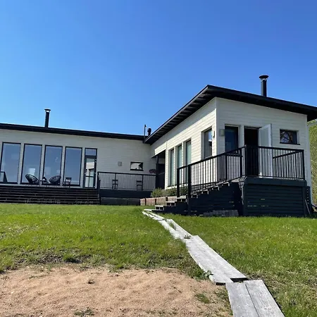 Holiday home Helena, 4-bedroom Wood-framed House Pyhanta