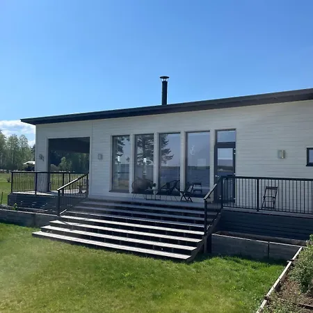 Holiday home Helena, 4-bedroom Wood-framed House Pyhanta
